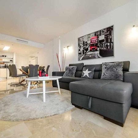 Espanhouse Elvis Apartment 托雷维耶哈 外观 照片